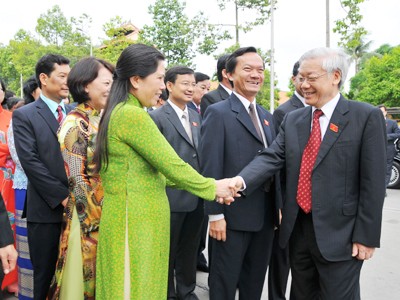 Tổng Bí thư, Chủ tịch QH Nguyễn Phú Trọng chúc mừng các đại biểu Quốc hội khóa XIII tại phiên khai mạc - Ảnh: Hồng Vĩnh