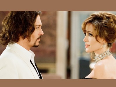 Angelina Jolie và Johnny Depp ăn ý trong The Tourist. Ảnh: Sony