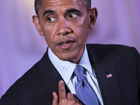 Vết son trên cổ áo Tổng thống Mỹ Barack Obama