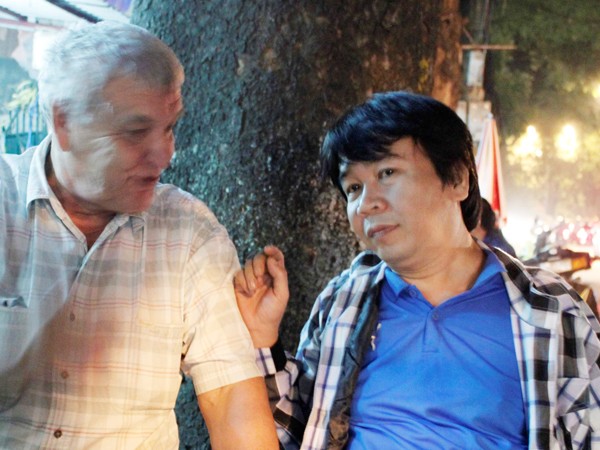 Nhà văn Skrabov và tác giả Phan Việt Hùng