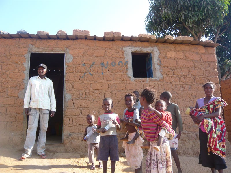 Tận thấy quốc gia 'siêu nghèo' Angola