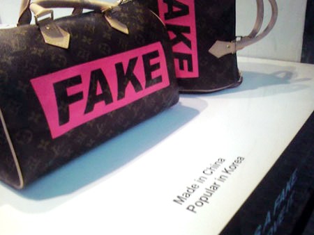 Mẹo phân biệt túi 'fake'