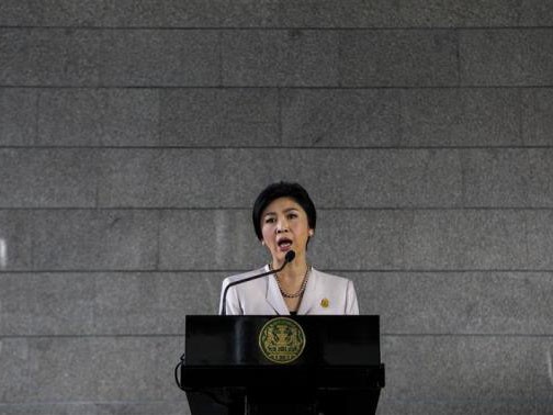 Thủ tướng Yingluck Shinawatra trong cuộc họp báo hôm 10/12