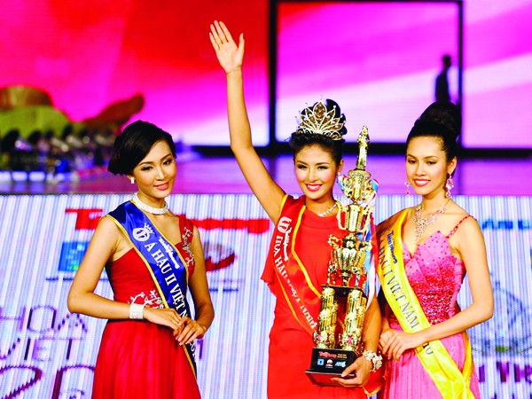 Tất cả các cuộc thi Hoa hậu Việt Nam đều có sự tham gia của đại diện Bộ Công an (trong ảnh: 3 người đẹp nhất cuộc thi Hoa hậu Việt Nam 2010) Ảnh: Hồng Vĩnh