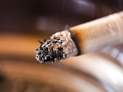 Hút thuốc làm tăng nguy cơ đục thủy tinh thể