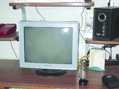Bộ máy tính của cố nhà báo Hoàng Hùng tại nhà riêng.