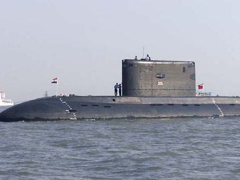 Nổ tàu ngầm Ấn Độ, 18 thủy thủ mắc kẹt