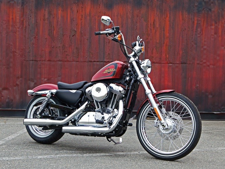 Cận cảnh Harley-Davidson XL883L Seventy-Two