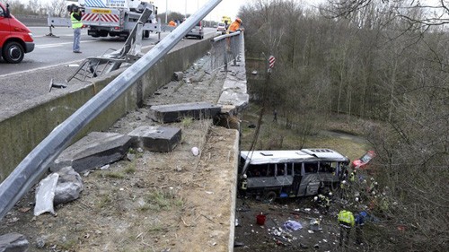 Xe bus rơi xuống vực, 29 người chết