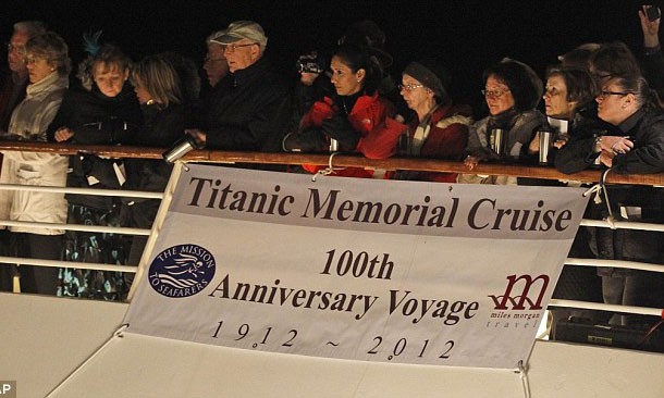 Cảm động lễ cầu nguyện 100 năm tàu Titanic bị chìm