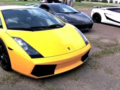 Bãi đỗ xe toàn ‘siêu bò’ Lamborghini