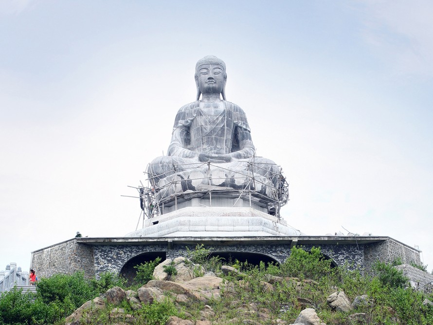 Khai quang đại tượng Phật trong 10 nghìn ngọn nến