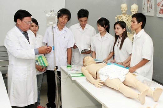 Nhiều học bổng cho sinh viên y dược