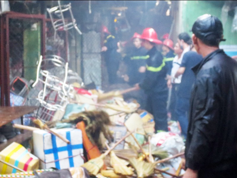 Hà Nội: Cháy chợ Đồng Tâm, thiêu rụi hàng chục ki-ốt
