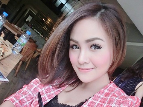 Hot girl thích khoe hàng hiệu