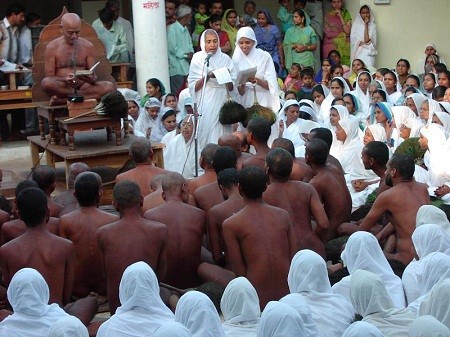 Kỳ lạ giáo phái khỏa thân ở Ấn Độ