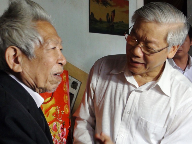 Tổng Bí thư Nguyễn Phú Trọng thăm và chúc Tết người dân Bình Định
