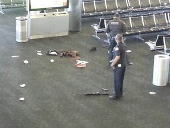 Hiện trường vụ xả súng tại sân bay Los Angeles