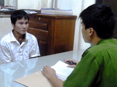 Nguyễn Văn Tuấn tại cơ quan công an