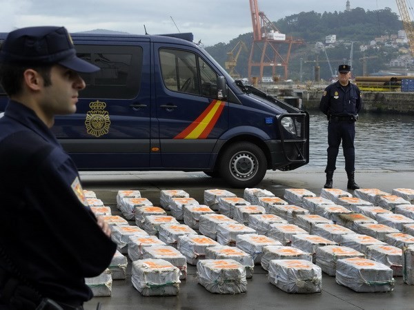 Thu hơn 10 tấn ma túy trên tàu đánh cá