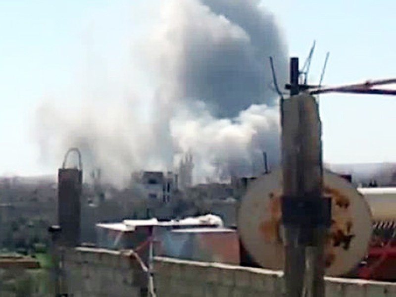 Khói lửa bốc lên từ các vụ nổ ở Damascus Ảnh: Ria-Novosti