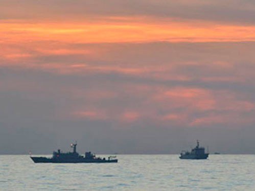 Tàu hải quân Trung Quốc gần Bãi Cỏ Mây