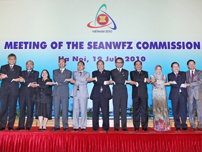 Các trưởng đoàn chụp ảnh chung tại hội nghị SEANWFZ