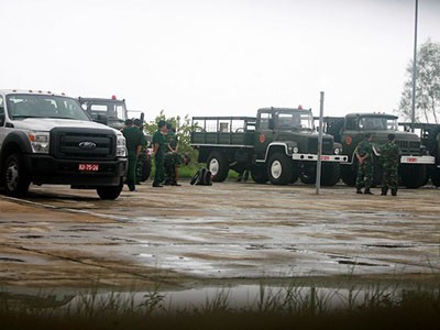 Đoàn xe tang lễ tại Quảng Bình diễn tập trong mưa