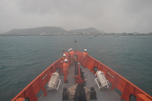 Tàu SAR 274 làm nhiệm vụ tìm kiếm cứu nạn trên biển