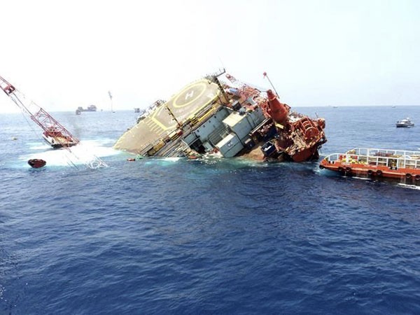 Chìm giàn khoan, 713 nhân viên thoát nạn