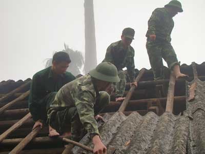 Bộ đội Biên phòng giúp dân sau bão lũ
