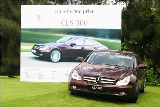 Mercedes-Benz dành xe hơi làm giải thưởng cho gôn thủ