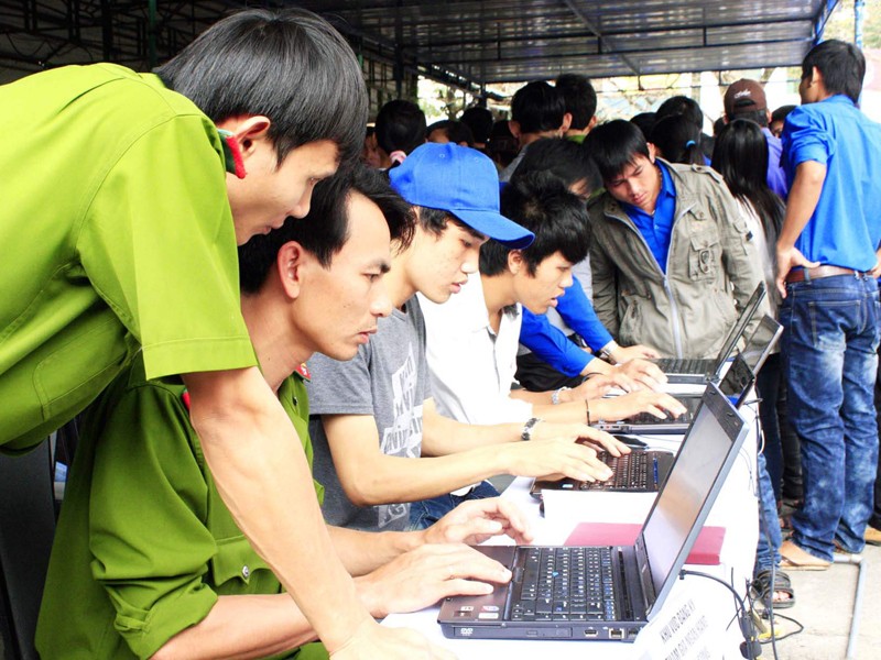 Bạn trẻ Quảng Nam đăng ký tham gia Ngân hàng máu online