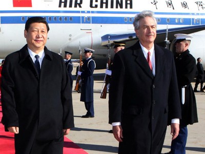 Phó Chủ tịch nước Trung Quốc Tập Cận Bình (trái) bắt đầu chuyến thăm Mỹ 5 ngày Ảnh: Chinadaily.com.cn