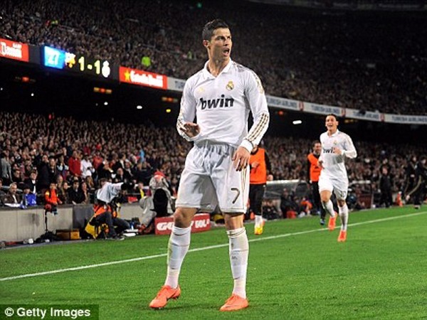 Ronaldo ăn mừng bàn thắng quyết định vào lưới Barca trong trận Siêu kinh điển Ảnh: Getty Images