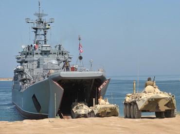 Syria: Mỹ kêu gọi ném bom, Nga điều động tàu chiến