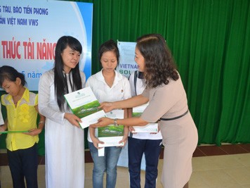Trao học bổng cho học sinh nghèo ở TP Vũng Tàu