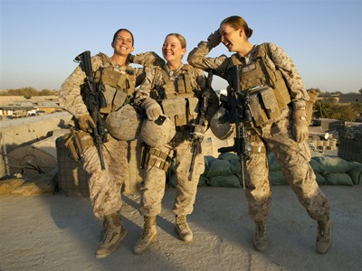 Mỹ bỏ lệnh cấm phụ nữ ra chiến trường