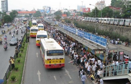 Hà Nội: Thêm xe khách, xe buýt phục vụ thi đại học