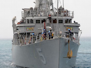 Tàu quét thủy lôi USS Guardian của Mỹ mắc cạn ở Phillippines