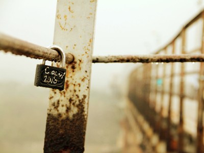 Khóa tình trên cầu Long Biên Ảnh: Hữu Cẩm