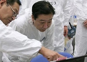 Thủ tướng Nhật khoác đồ chống phóng xạ vào Fukushima 1