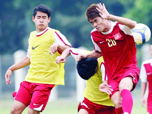 Các cầu thủ U23 Việt Nam miệt mài tập luyện cho trận đấu quyết định với U23 Đông Timor. Ảnh: VSI