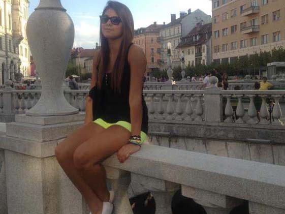 Nữ sinh 14 tuổi, nhảy lầu tự tử vì bị xúc phạm trên Facebook