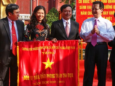 Thủ tướng dự khai giảng tại Trường THPT Chuyên Quốc học Huế