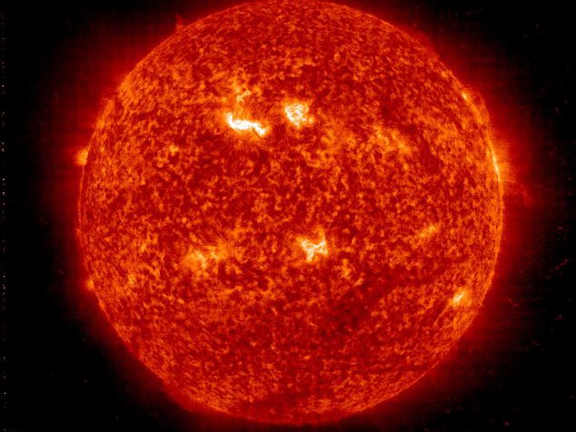 Bão mặt trời ‘rực rỡ’ tấn công Trái đất