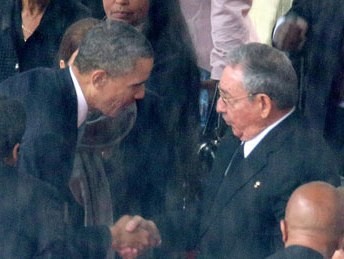 Clip: Tổng thống Mỹ bắt tay Chủ tịch Cuba