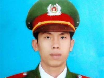 Truy tặng huy hiệu Tuổi trẻ dũng cảm cho Trung úy Lê Thanh Tâm