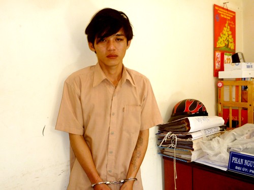 ảnh: Chung Thanh Phong tại cơ quan công an thành phố Mỹ Tho (Tiền Giang) sau khi đâm chết người
