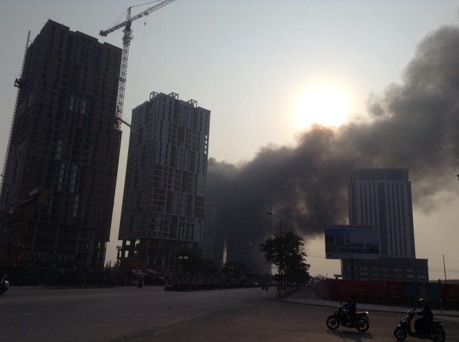 Cháy ngùn ngụt tại khu đô thị An Hưng